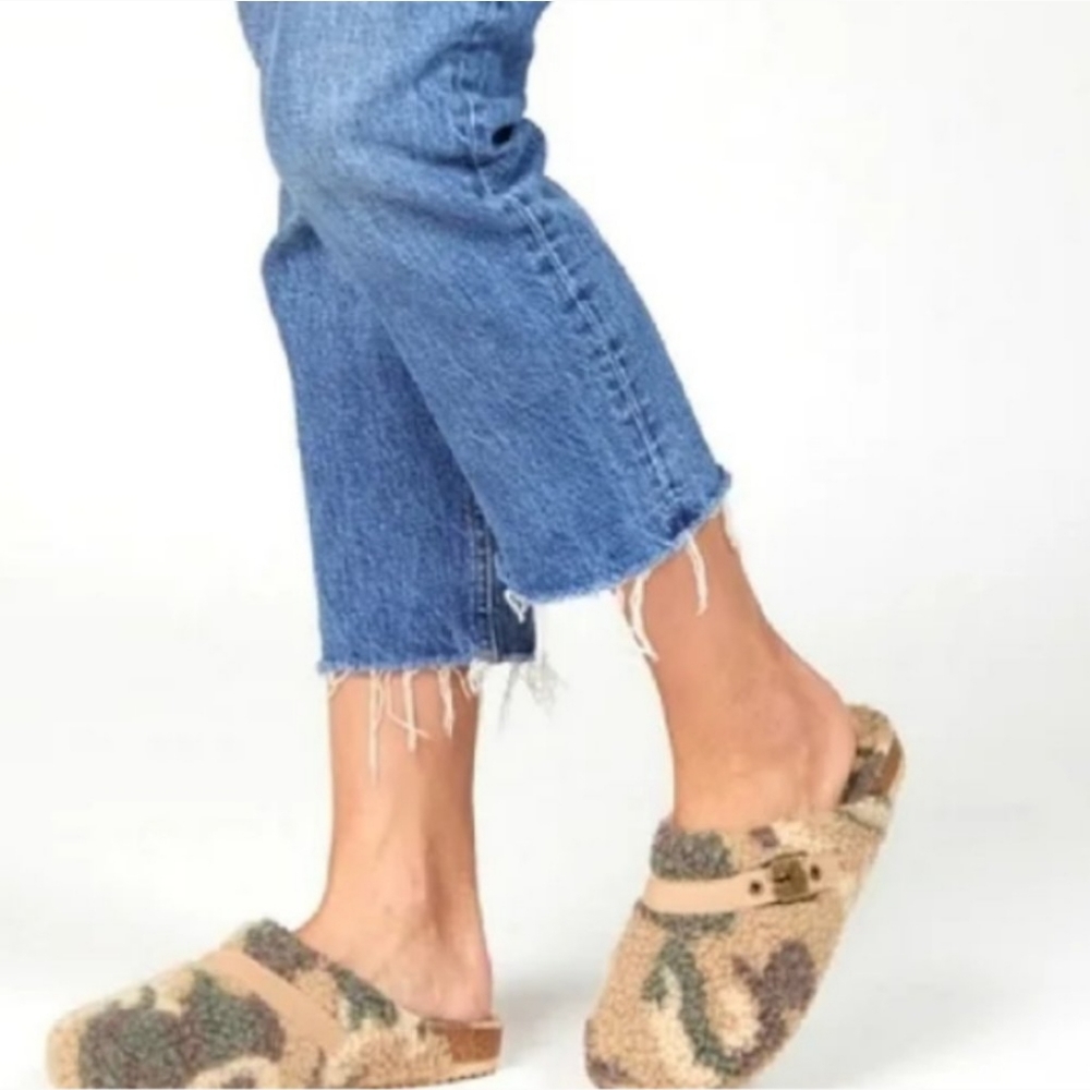 Vintage Havana Camo Sherpa Cozy Slip On  Clog size 8.5